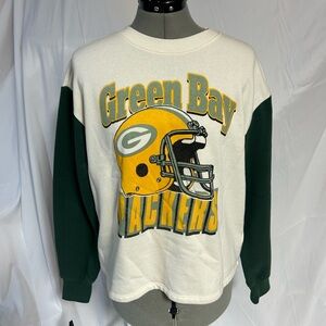 Green Bay Packers Crew neck sweatshirt. Women’s size Medium
